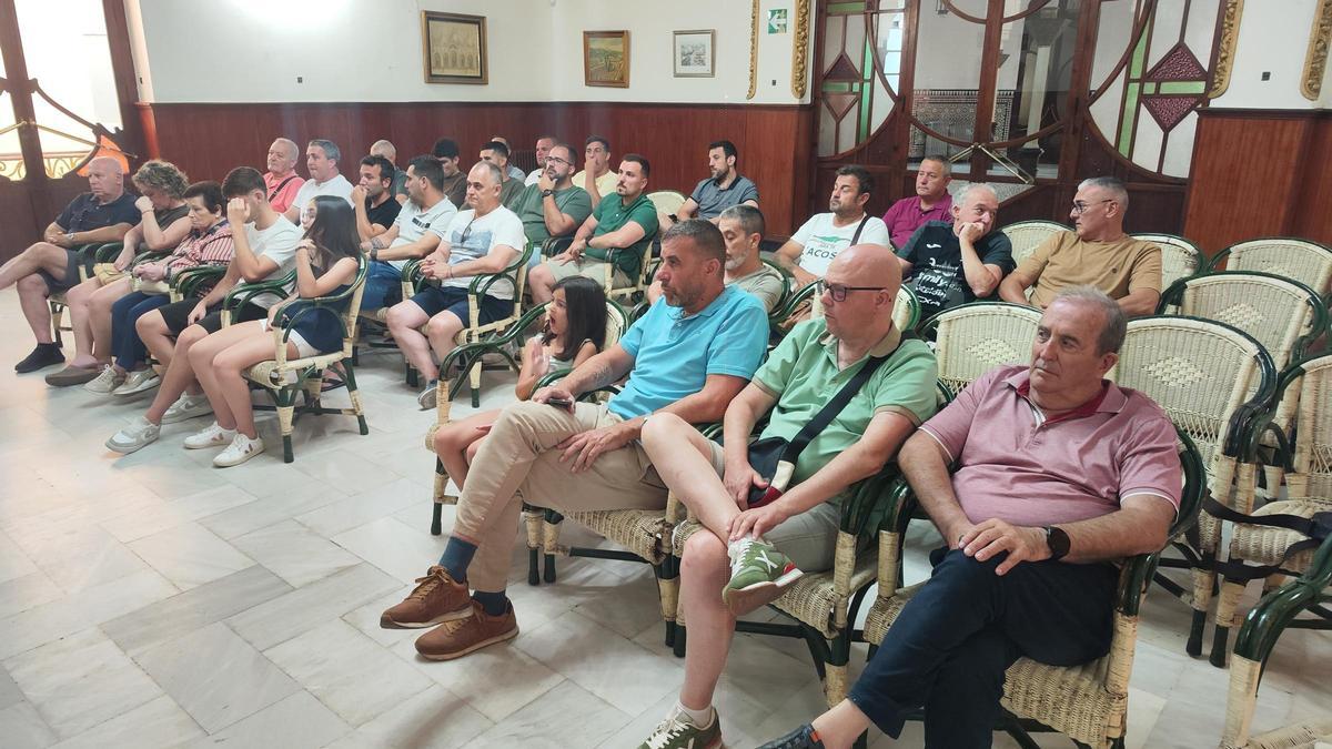 Asistentes a la asmablea del Alzira FS.