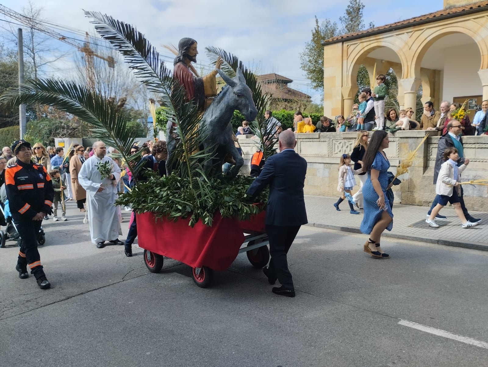 EN IMÁGENES: Gijón procesiona para celebrar el Domingo de Ramos