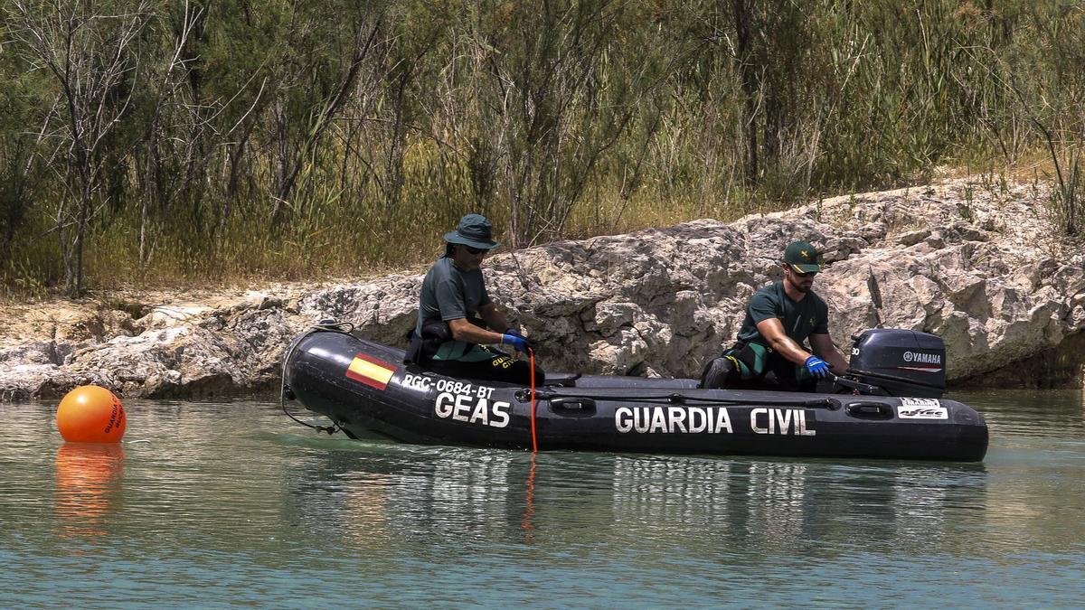 GEAS de la Guardia Civil de Alicante localizan el cuerpo de un bañista desaparecido de 26 años.