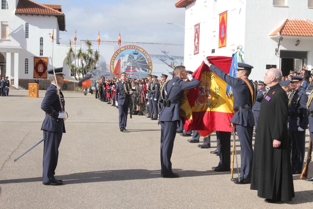 Jura de bandera de nuevos alumnos en la Academia General del Aire