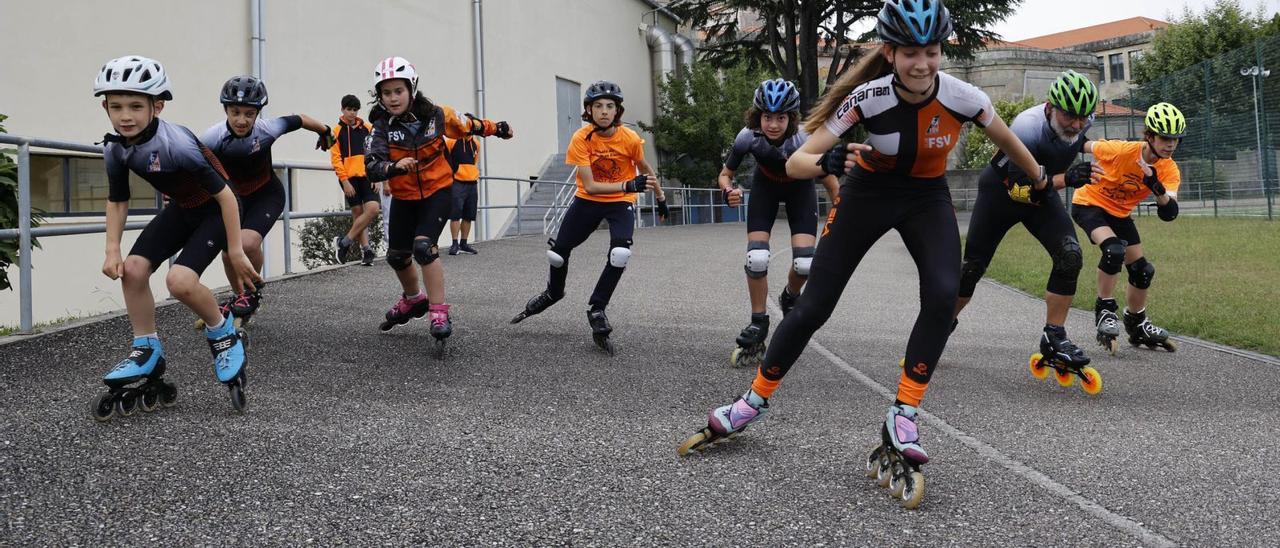 Algunos de los integrantes del FSV, durante un entrenamiento en As Travesas.   | // ALBA VILLAR