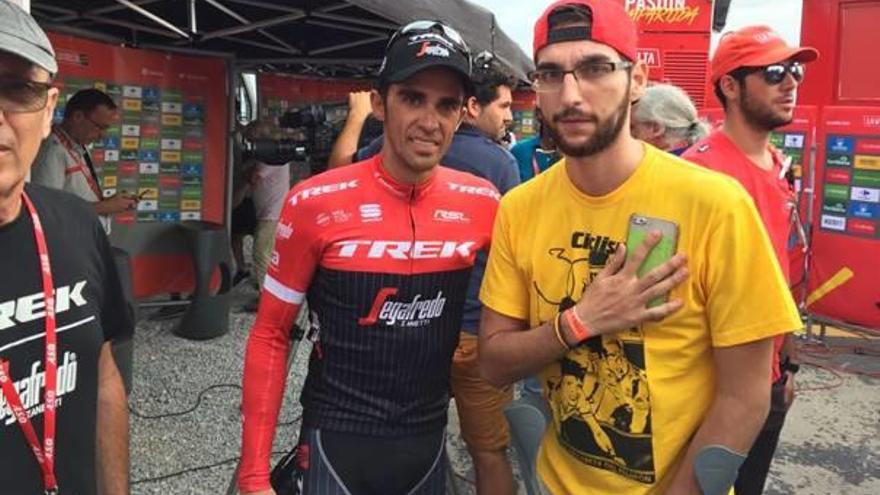 El ciclista atropellado en Oliva acude a la meta de la Vuelta