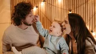 Cinco cosas que debes hacer antes de que tu hijo cumpla cinco años, según el psicólogo Álvaro Bilbao