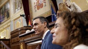 Pedro Sánchez y María Jesús Montero, en el Congreso de los Diputados.