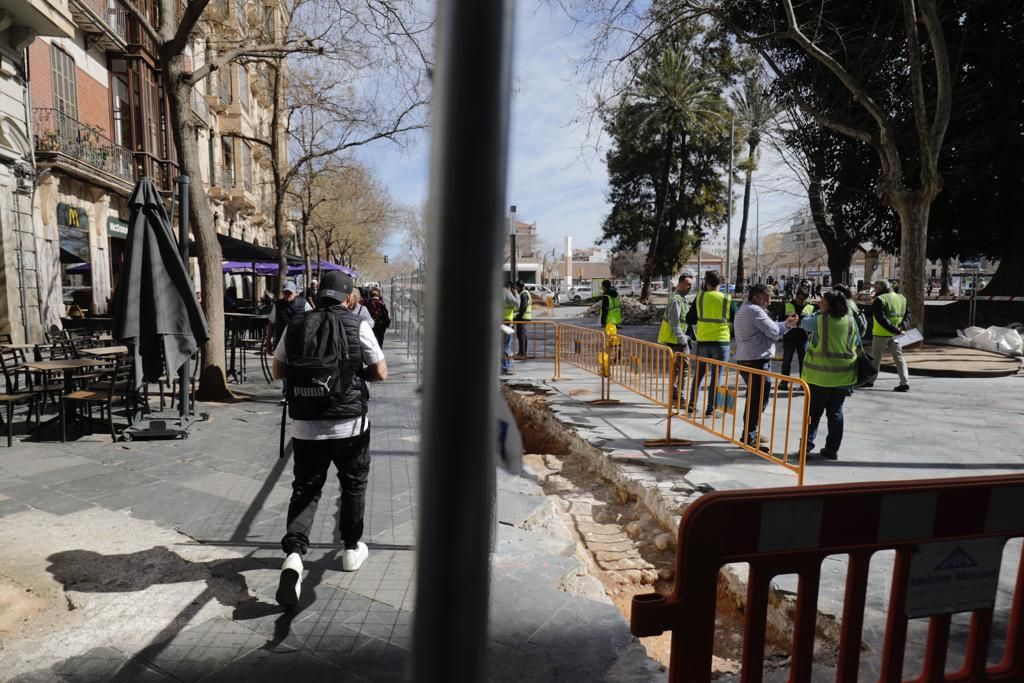 Las fotos del hallazgo de la muralla renacentista de Palma en la plaza de España