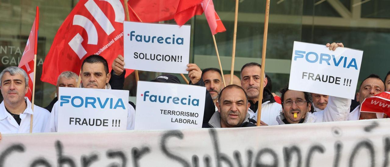 Trabajadores de Madera Fiber, antigua filial de Faurecia en O Porriño, en una de sus protestas.