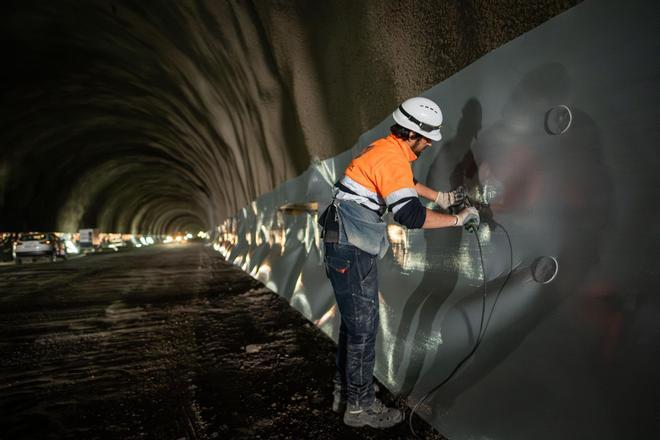 Visita al túnel de Erjos