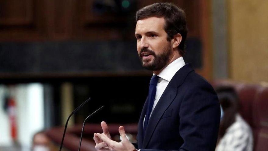 Casado elogia la unidad nacional y la concordia constitucional en el mensaje del Rey