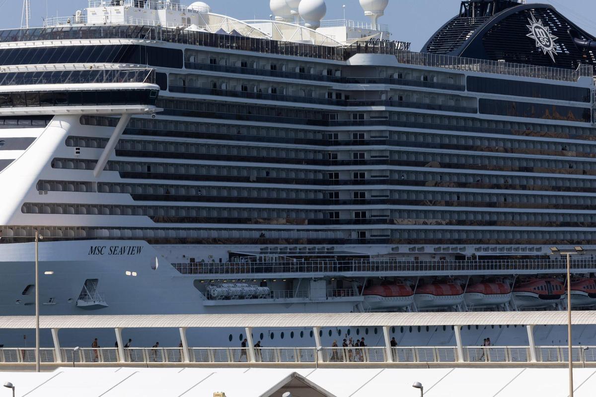 Los cruceristas arribados a Botafoch de Ibiza, en imágenes