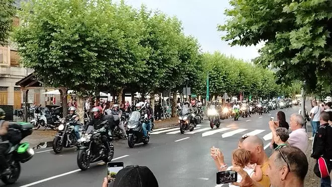 Entre lluvia y motos clásicas: así arranca la concentración internacional del Lago de Sanabria