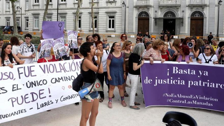 Grupos feministas celebran el fallo contra La Manada por violación