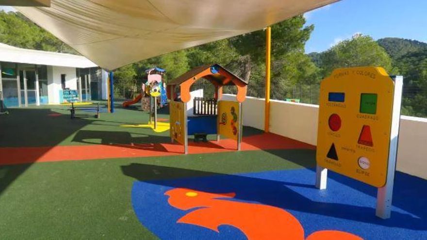 Denuncian que la falta de personal en la &#039;escoleta&#039; de Can Coix afecta a la atención que reciben los niños