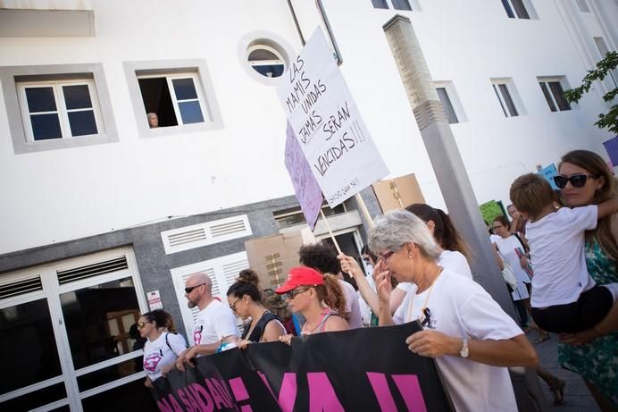 FUERTEVENTURA - MANIFESTACION POR UNA SANIDAD MEJOR EN CORRALEJO - 19-06-17