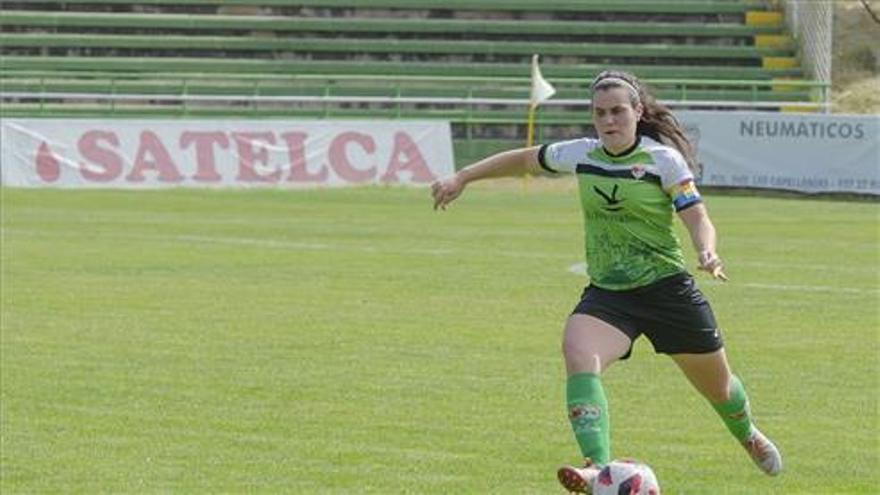 &quot;Ilusión, ganas y orgullo&quot; de Selene Alegre por seguir un año más en el Femenino Cáceres