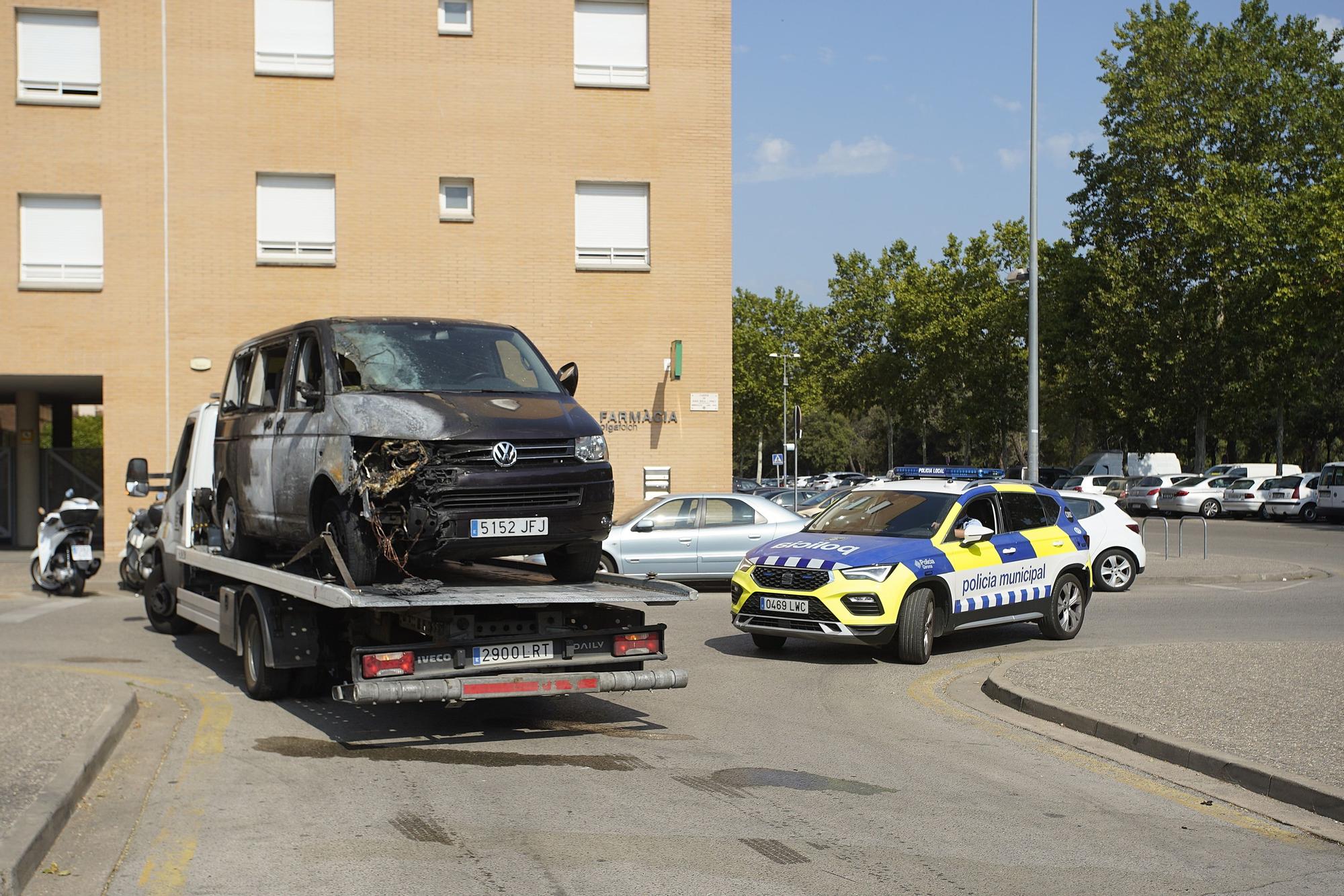 Incendi de vehicles al pàrquing del parc del Migdia