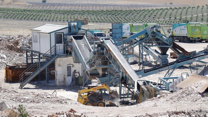 El Pleno de Córdoba pide al Gobierno modificar la ley que obliga a adaptar la tasa de basura para impedir más subidas