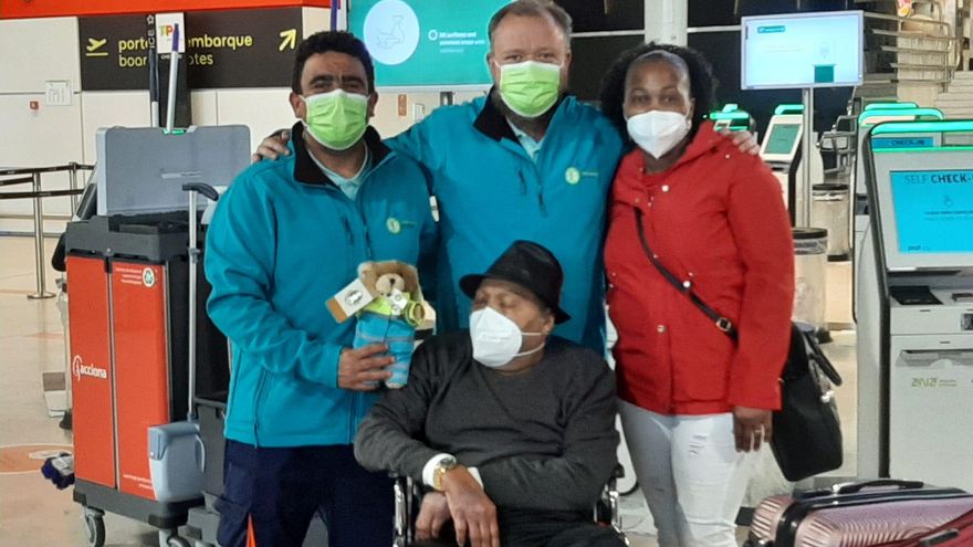 De Asturias a Cabo Verde: El emotivo viaje de la ambulancia del deseo para hacer realidad el sueño de Joaquim