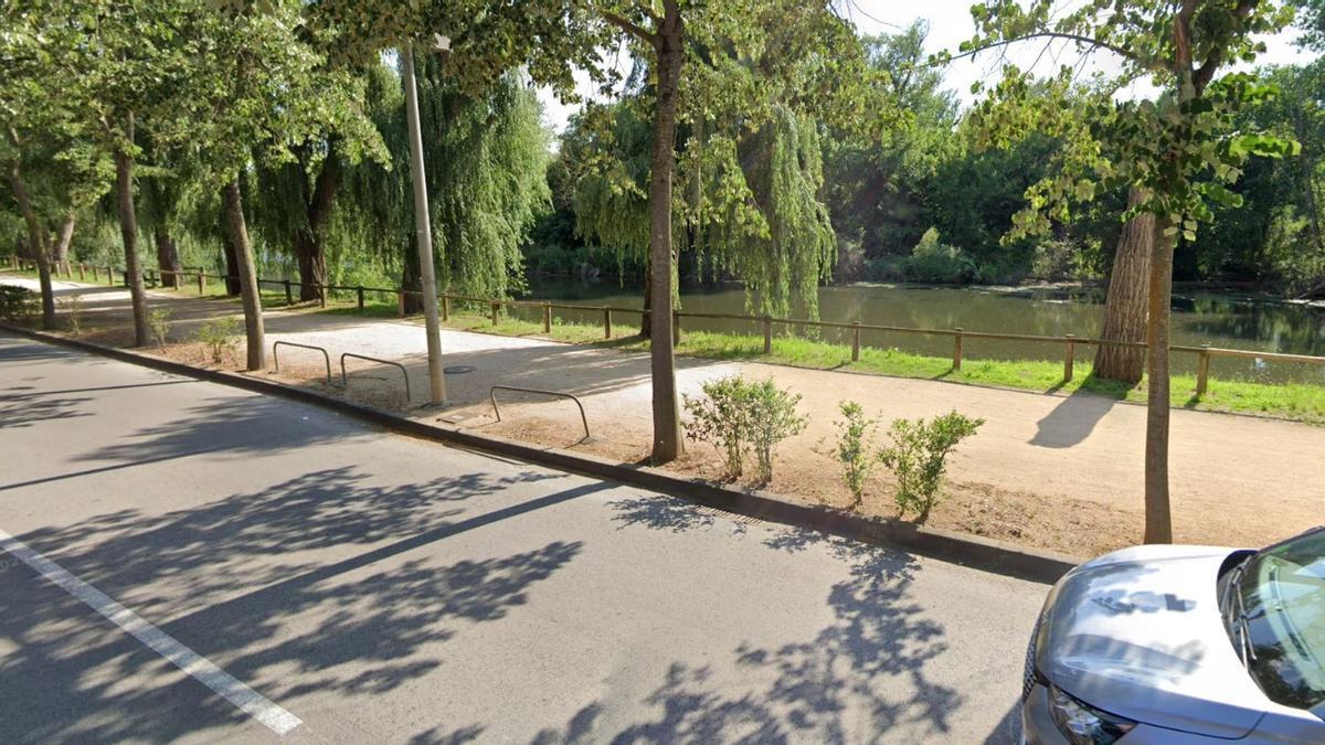 El punto del río Ter en el que ha aparecido el cadáver, a su paso por Girona.