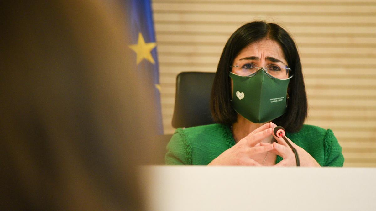 La ministra de Sanidad, Carolina Darias, ofrece una rueda de prensa a 5 de abril de 2021, en el edificio de Salud Pública de Valencia