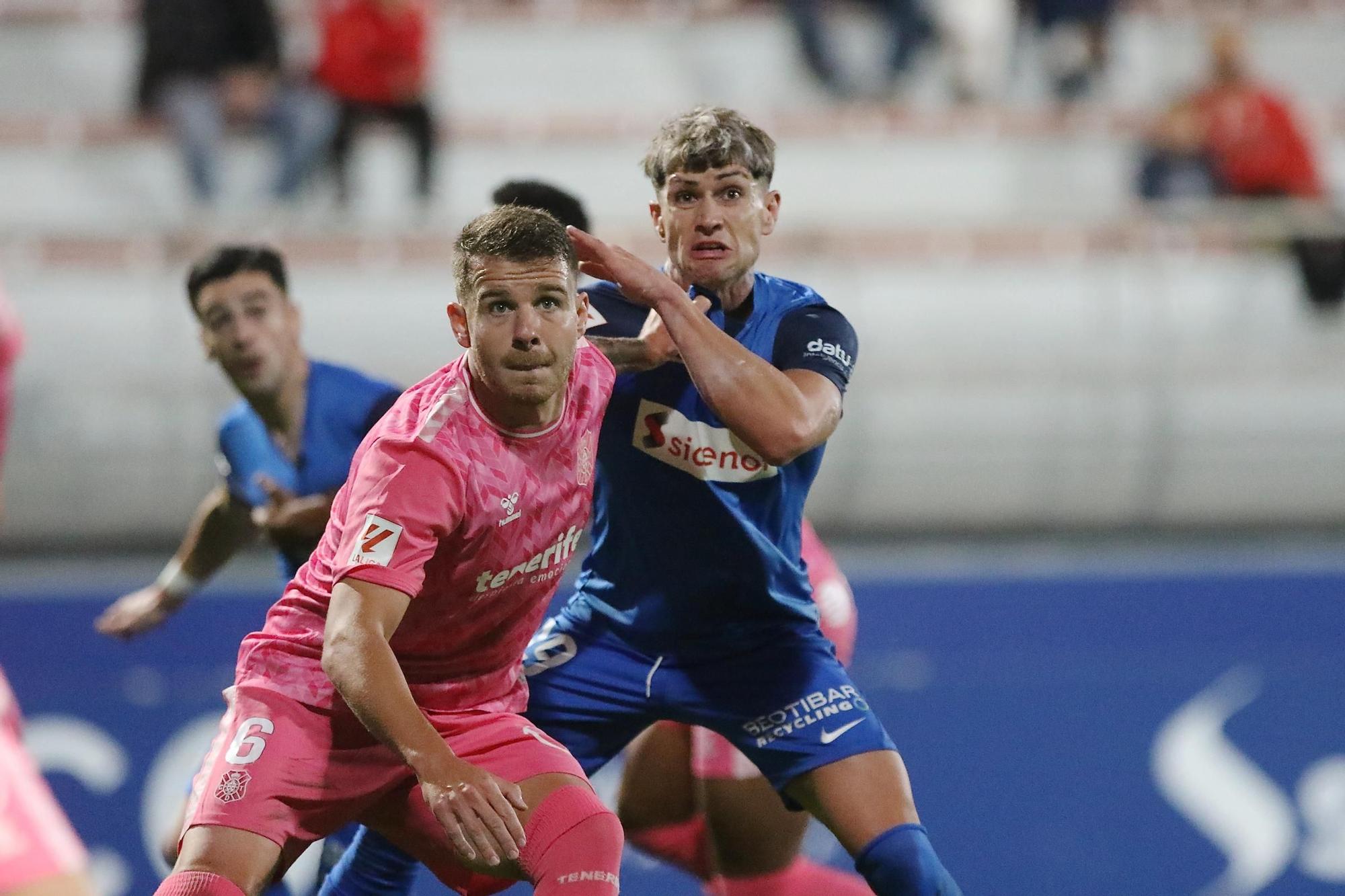 El partido SD Amorebieta - CD Tenerife, en imágenes