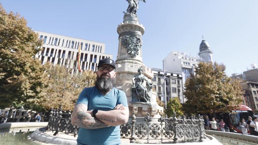 Manolo Fernández, presidente de la comparsa de cabezudos de Las Fuentes: "Las Fiestas del Pilar han perdido el alma. Son fiestas de bolsillo, no de corazón"
