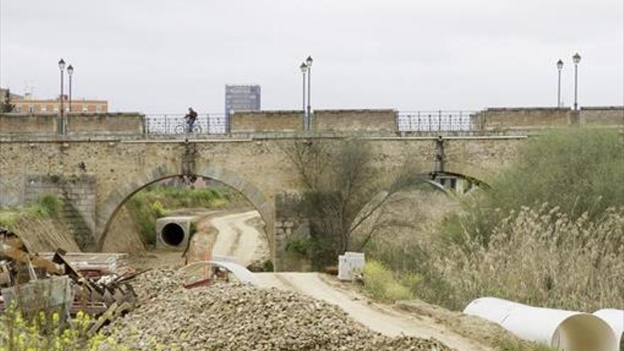 El colector irá, rebajado, por el tercer ojo del puente Viejo de Badajoz