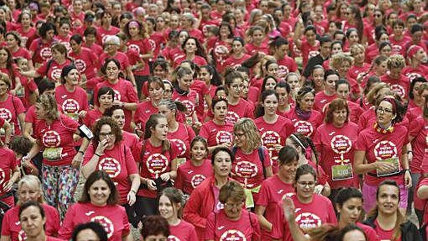 7.500 dones prenen els carrers de Girona