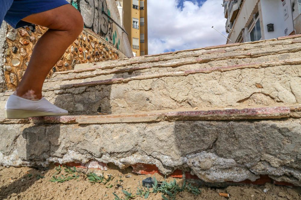 Deficiencias en accesos a la playa del Acequión