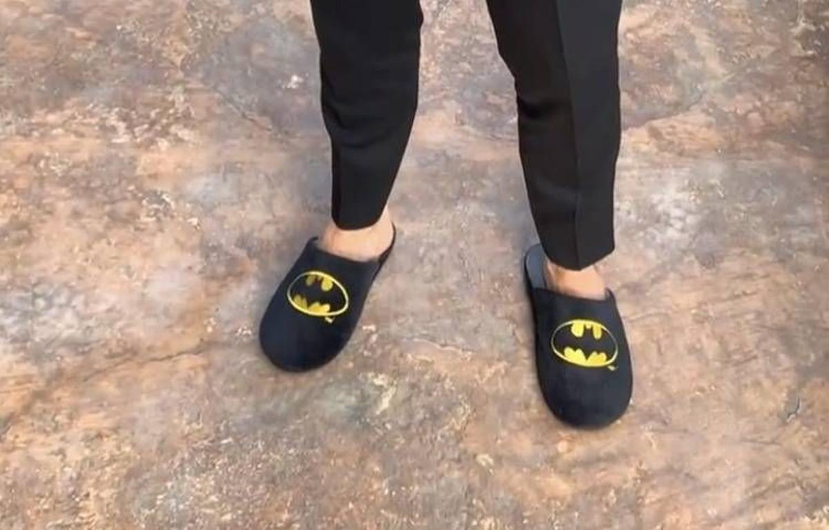 Las zapatillas de Batman de Mario Casas en los Goya 2021