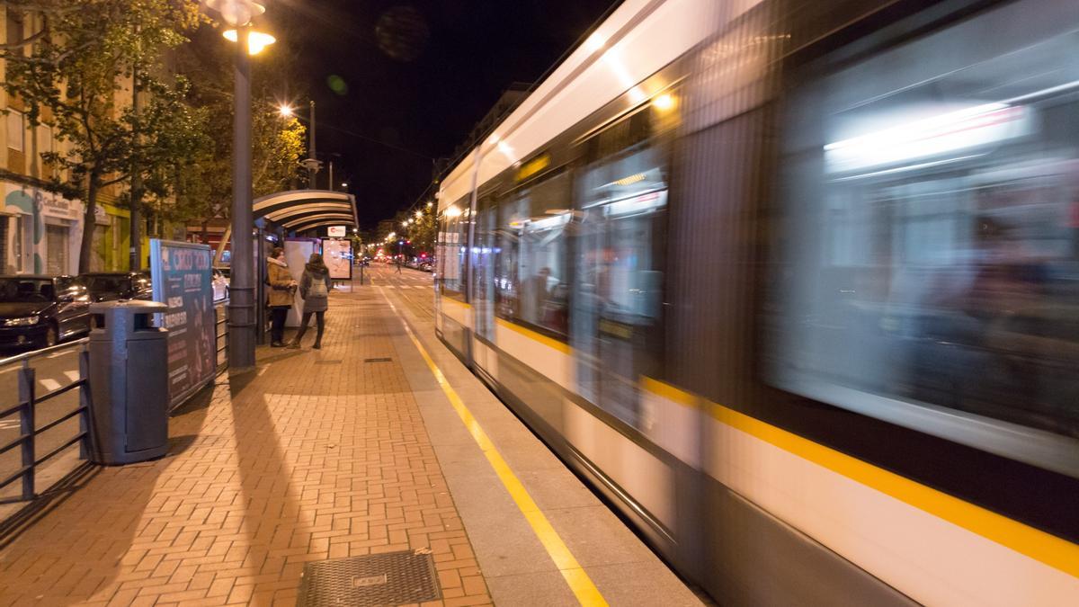 La Generalitat Valenciana facilitará la movilidad en las noches de fin de semana en las que se celebran las tradicionales cenas de Navidad y en la noche de Reyes con el servicio nocturno de Metrovalencia.