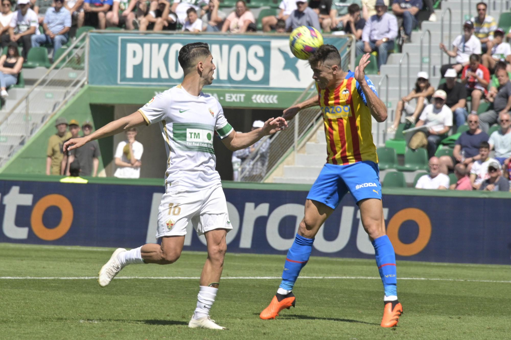 El Elche pone la alfombra al Valencia (0-2)