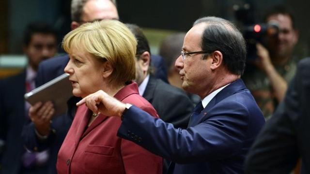 Angela Merkel y Franços Hollande, al inicio de la cumbre, en Bruselas.