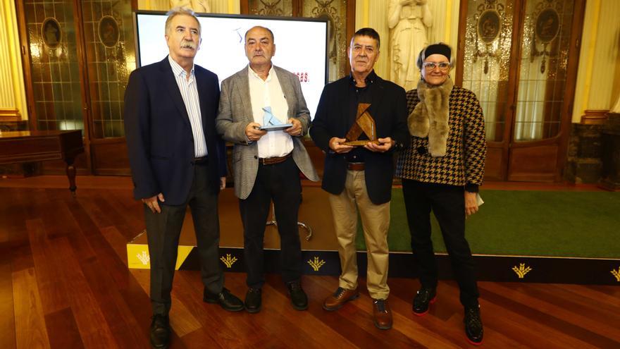 Félix Teira recoge el premio Imán por su trayectoria literaria