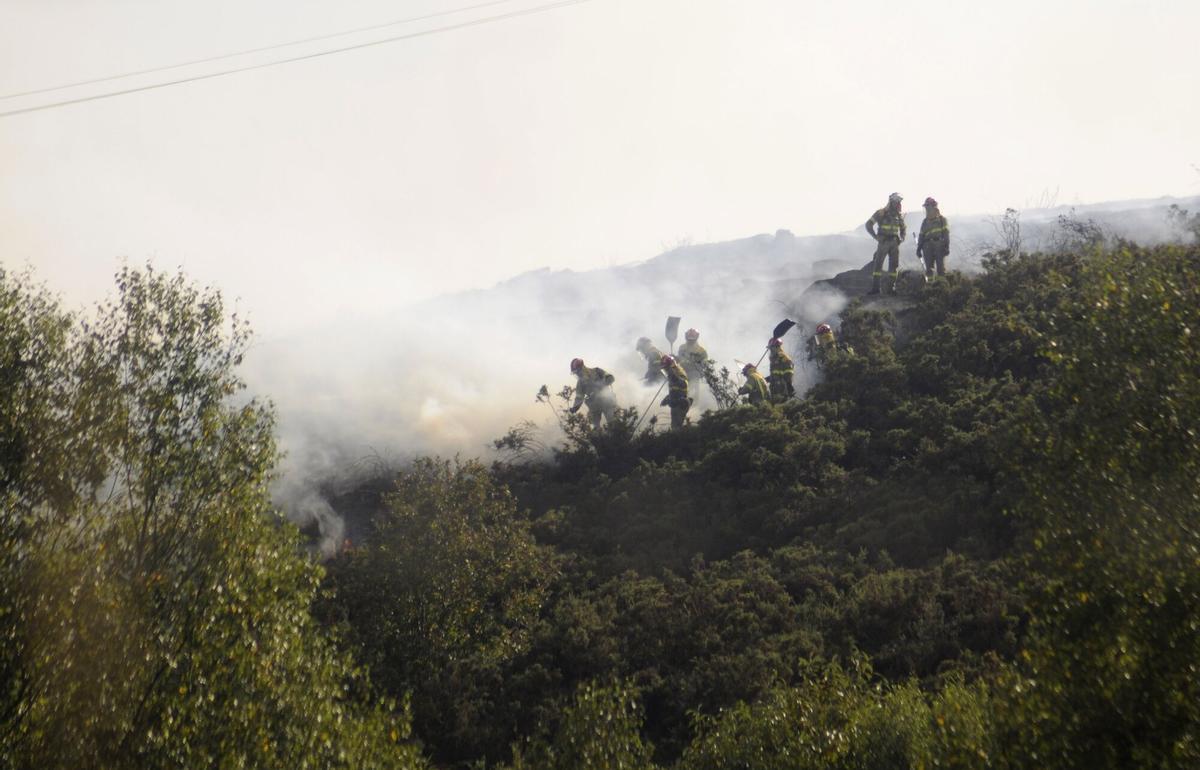 Imagen de un incendio en los montes de Asorei en 2011.