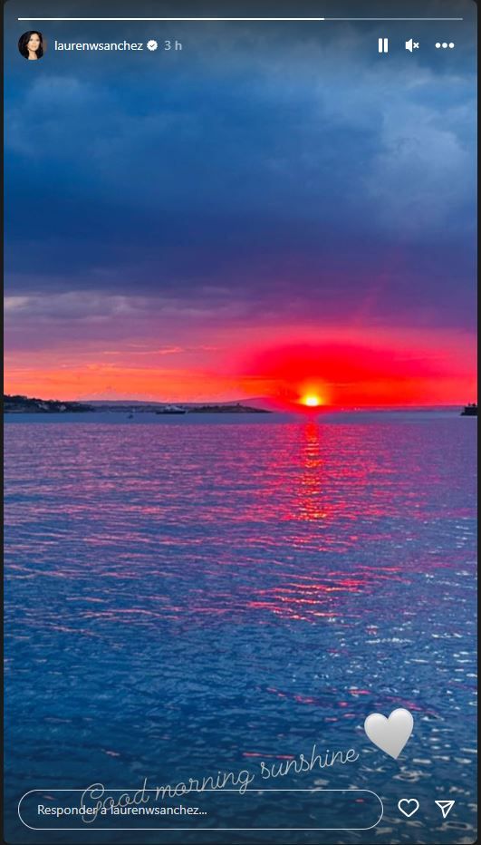 Lauren Sánchez ha captado el amanecer de hoy martes en Mallorca, con la playa de Illetes y su torre de defensa