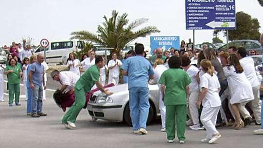 Detenido un conductor tras atropellar a 11 trabajadores de un hospital de Cádiz