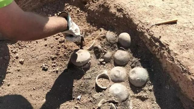 Recipientes céramicos de hace 2500 años. | Arqueoguti | SERVICIO ESPECIAL