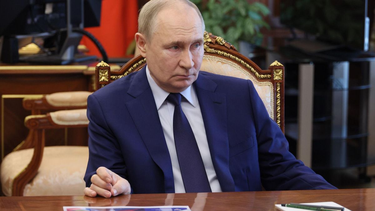 Moscow (Russian Federation), 14/07/2025.- Russian President Vladimir Putin holds a meeting with the government at the Kremlin in Moscow, Russia, 14 July 2025. (Rusia, Moscú) EFE/EPA/MKHAIL METZEL / SPUTNIK / KREMLIN POOL MANDATORY CREDIT. MANDATORY CREDIT