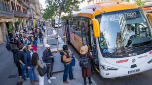 Demoras de hasta dos horas para salir de Barcelona en tren y buses