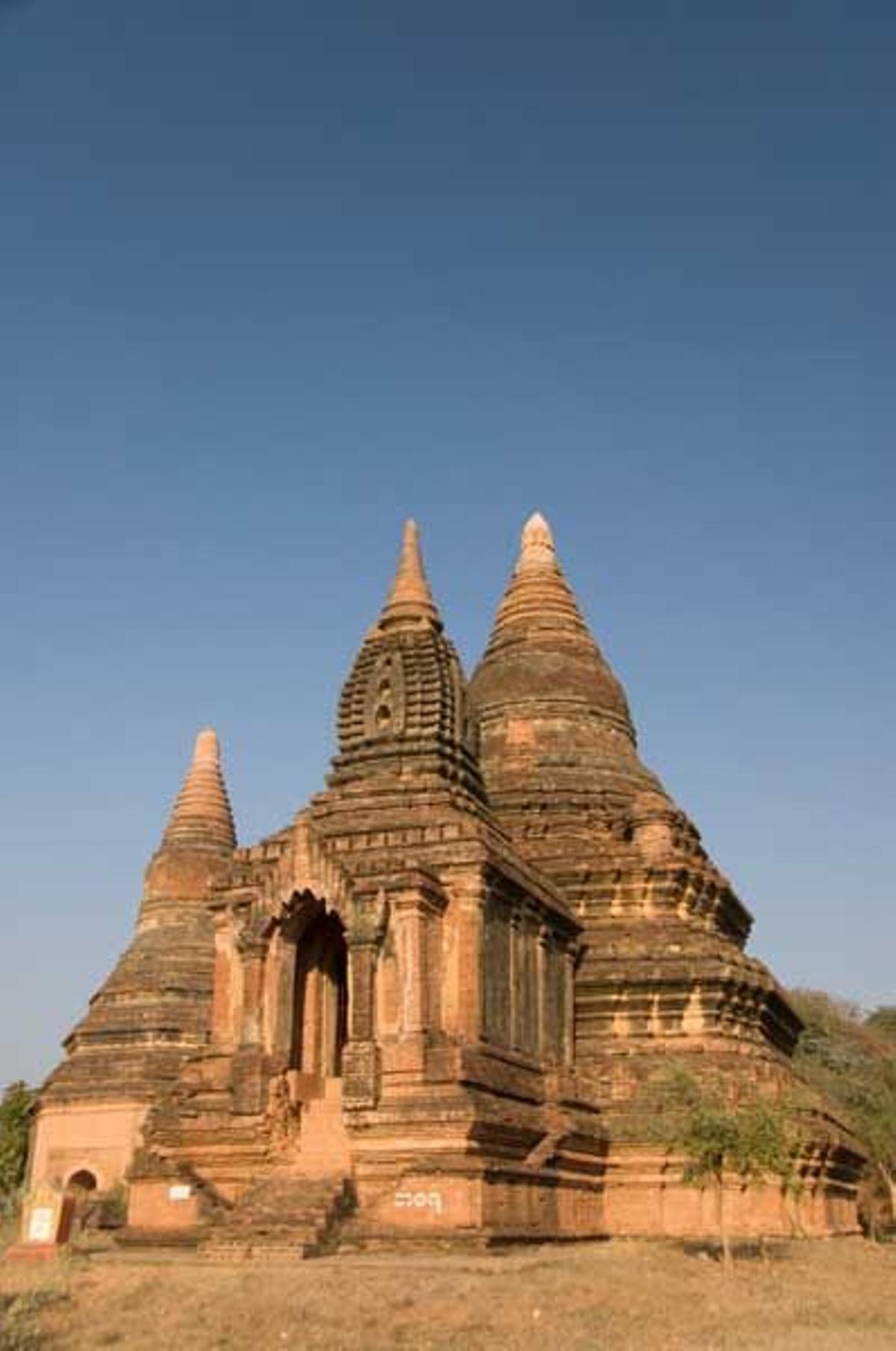 Uno de los templos menores de Bagan.