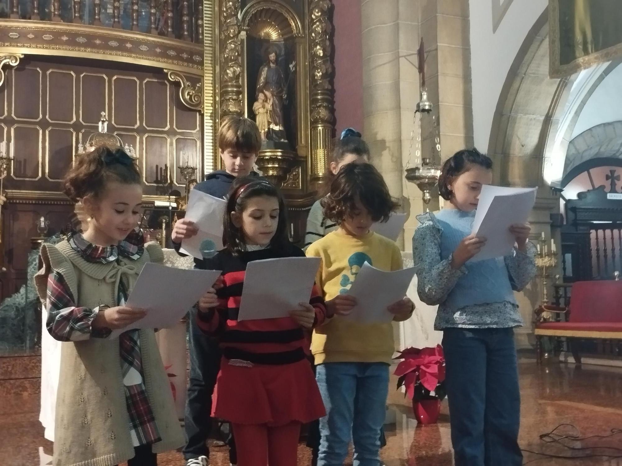 La llegada del Farolero y el pregón infantil protagonizan la Navidad candasina, en imágenes