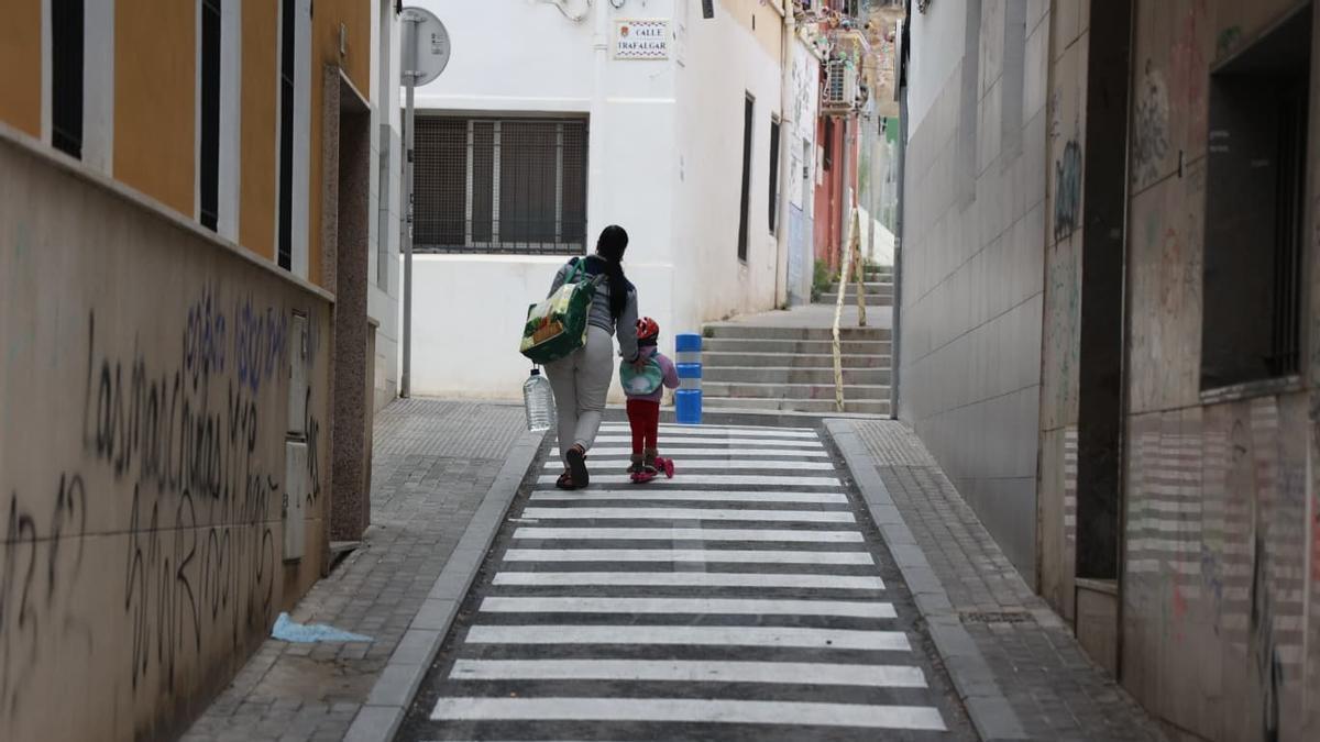 El barrio de San Antón en Alicante reclama una plataforma única para dejar de ser una gincana