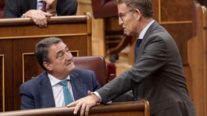El PP engrandeix la distància amb el PNB mentre fa l’ullet a Puigdemont