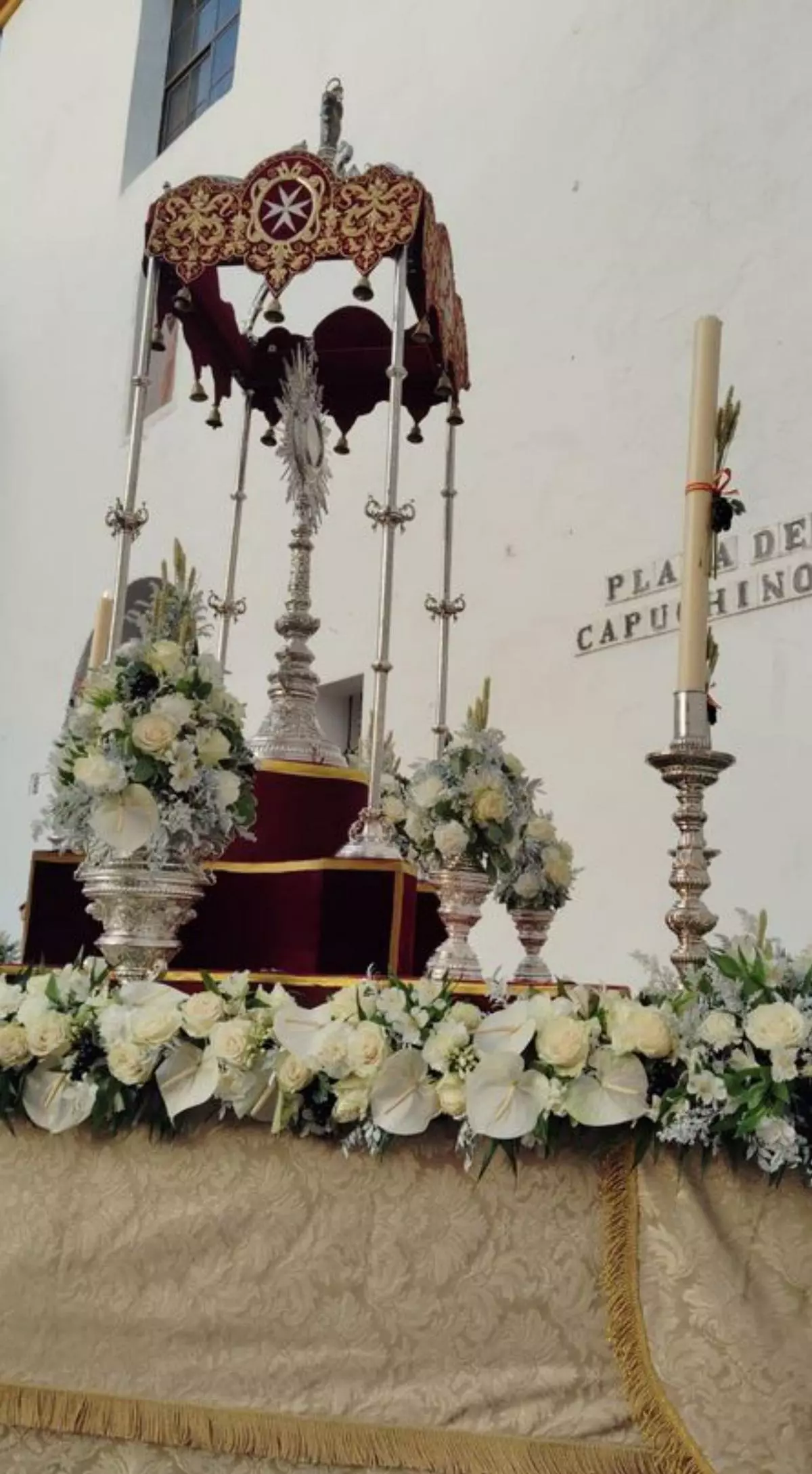 Solemnidad y elegancia en el Corpus Chico de la hermandad del Císter