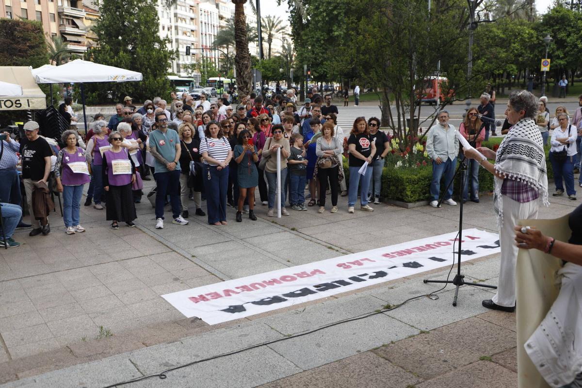 Plataforma Cordobesa contra la Violencia a las Mujeres sale a la calle para decir "Basta ya"