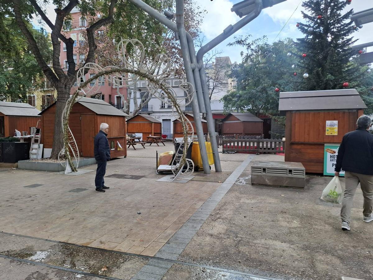 Cierre del mercadi de Navidad, antes del inicio de las obras en Vara de Rey.
