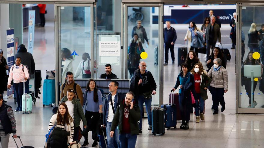 Movimiento de pasajeros en el inicio de las fiestas de Navidad en Málaga