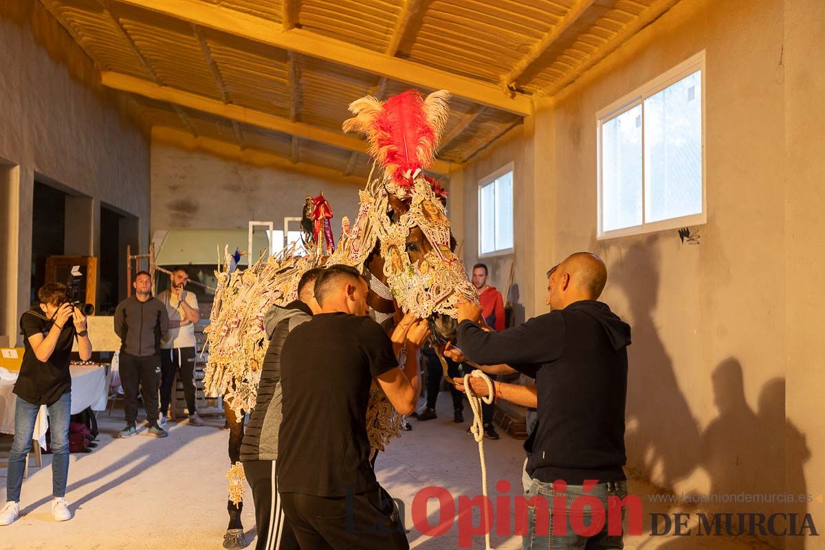 Vestir a un caballo del vino en la mañana del dos de mayo