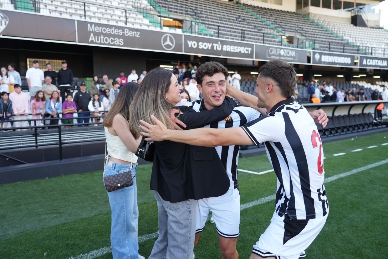 ¡Las mejores imágenes de la celebración del ascenso a Segunda Federación del Castellón B!
