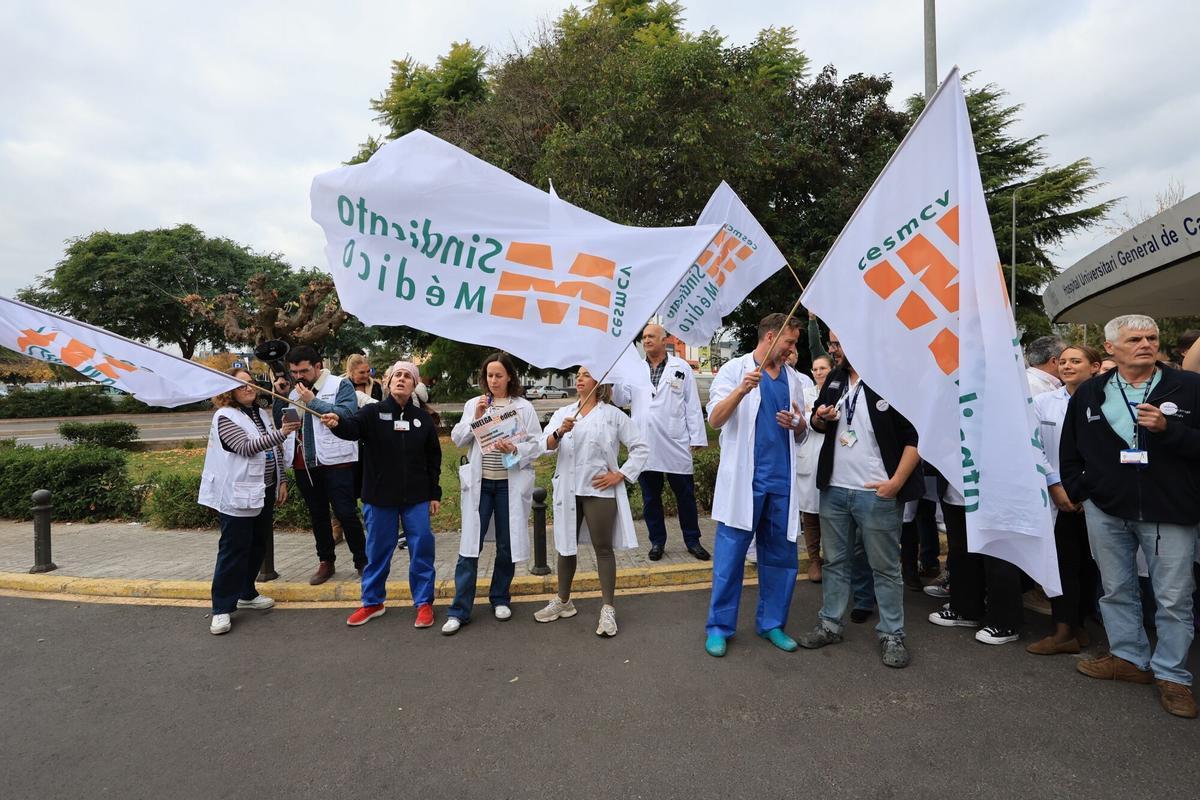 Manifestación de los médicos para exigir un estatuto propio. Manifestación de los médicos para exigir un estatuto propio.